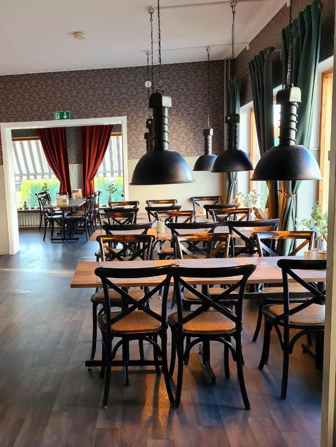 Dala-Jaerna Hotell Och Vandrarhem Esterno foto