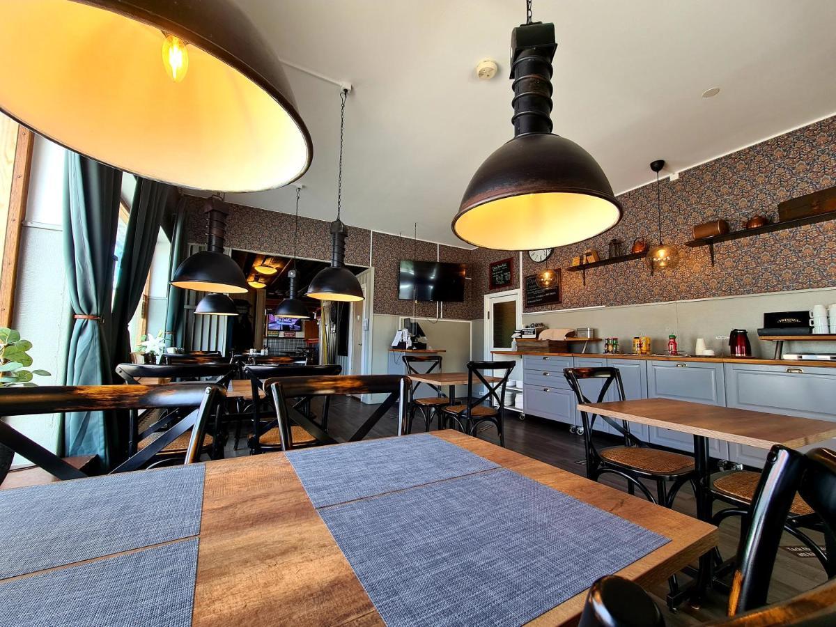 Dala-Jaerna Hotell Och Vandrarhem Esterno foto
